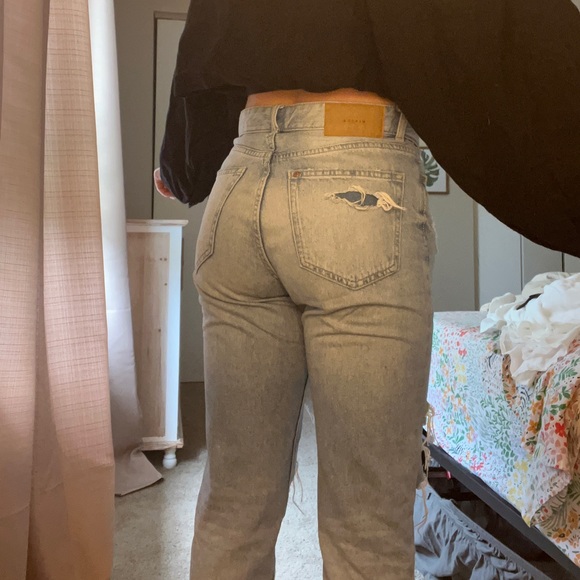 Distressed Light Wash Boyfriend Jeans - Picture 5 of 5